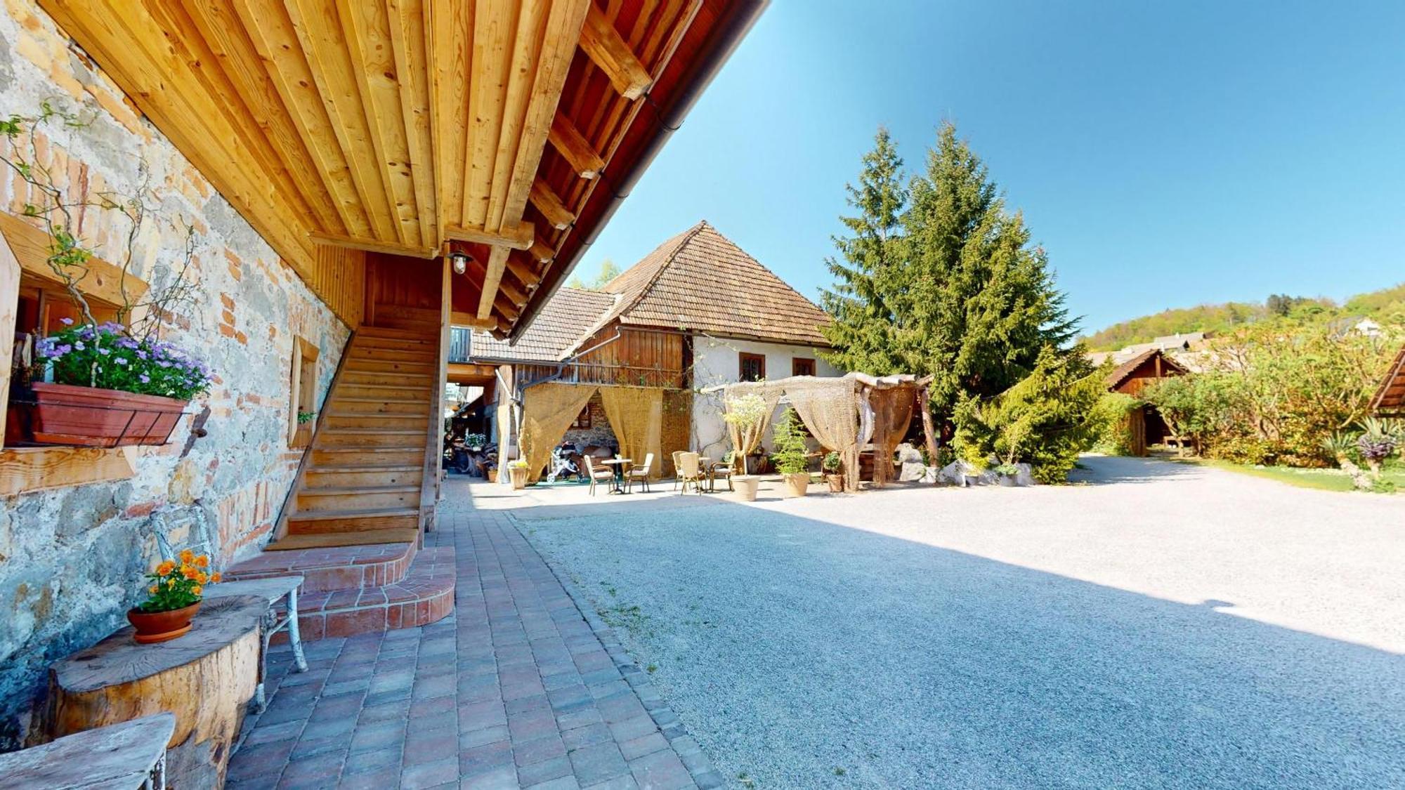 Resort Hisa Ida - Apartments With Hot Tub And Sauna Ivancna Gorica Phòng bức ảnh