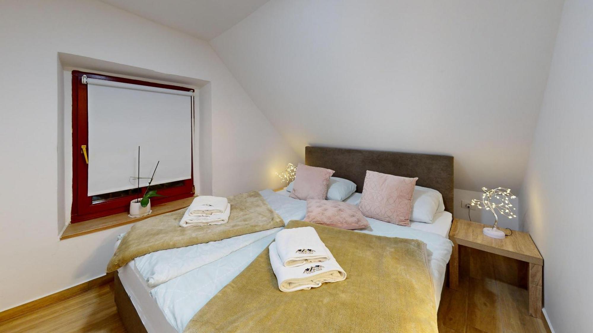 Resort Hisa Ida - Apartments With Hot Tub And Sauna Ivancna Gorica Phòng bức ảnh